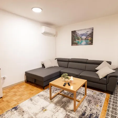Apartment Hozi House *