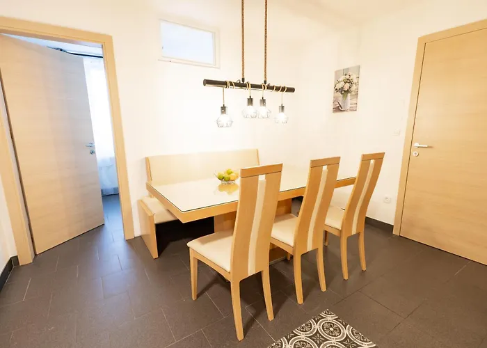 Hozi House -4 Cozy Apartment's شقة